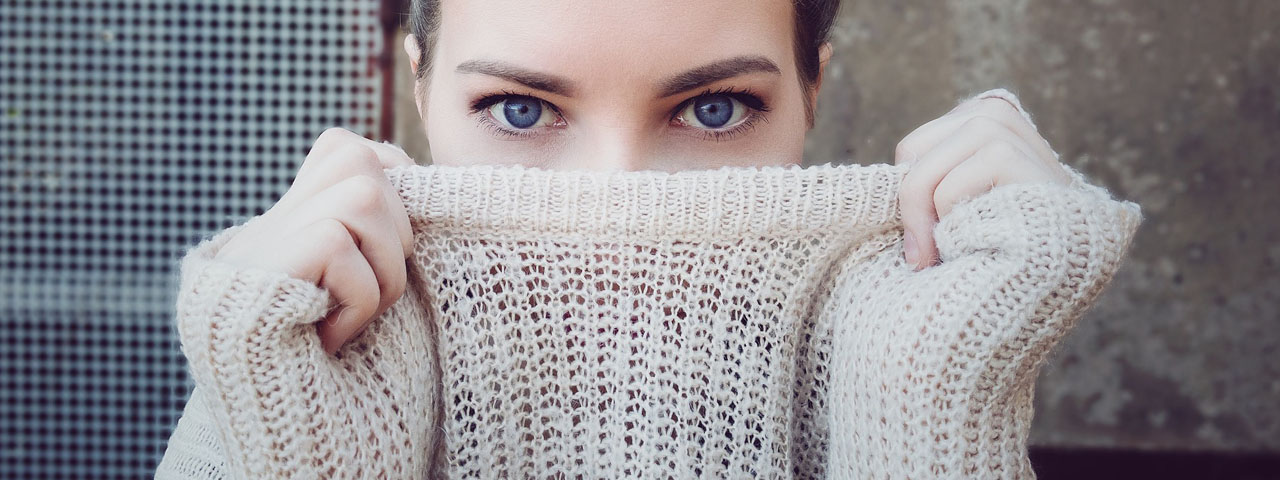 Woman Blue Eyes Sweater 1280×480